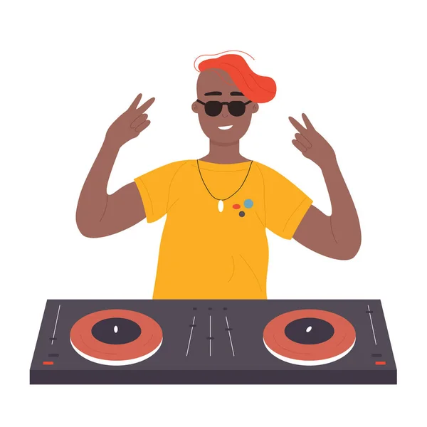 Black African American DJ man on musical party vector illustration (em inglês). Desenhos animados plana personagem DJ masculino com mesa giratória mixer fazendo música contemporânea no clube noturno, disco giratório isolado no branco. — Vetor de Stock