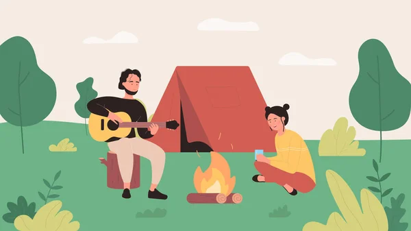 観光キャンプフラットベクトルイラスト,漫画幸せなキャンパーキャラクターキャンプファイヤーテントの横に座って,男は音楽ギターの背景を再生 — ストックベクタ