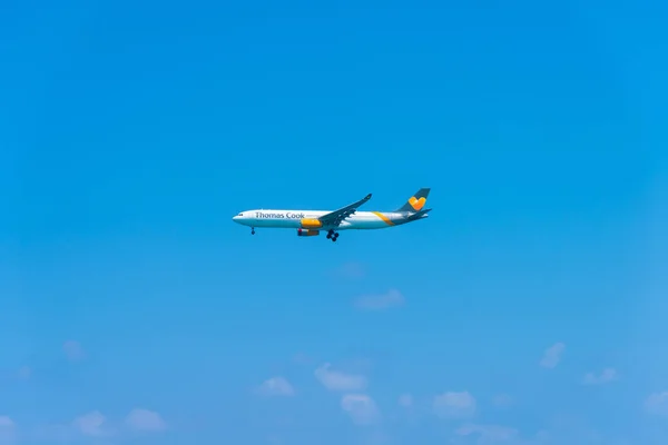 Heraklion, Girit, Yunanistan 9 Ağustos 2018. Thomas Cook Airlines Airbus A330, Heraklion Uluslararası Havaalanı'na iniş için yaklaşıyor.