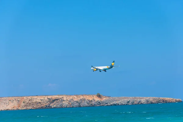 Heraklion, Crete, Greece August 9, 2018. Thomas Cook Airlines Airbus A330 approaching for landing at Heraklion International Airport. — Stock Photo, Image