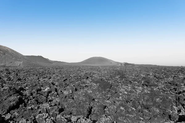 从巨大的火山口流出的壮观的熔岩河流独特的全景创造了地球上的月球景观 西班牙加那利群岛兰萨罗特Timanfaya国家公园的火山区 — 图库照片