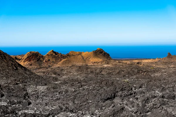 Unik Panoramautsikt Över Spektakulära Lavaströmmar Från Enorm Vulkankrater Skapar Ett — Stockfoto