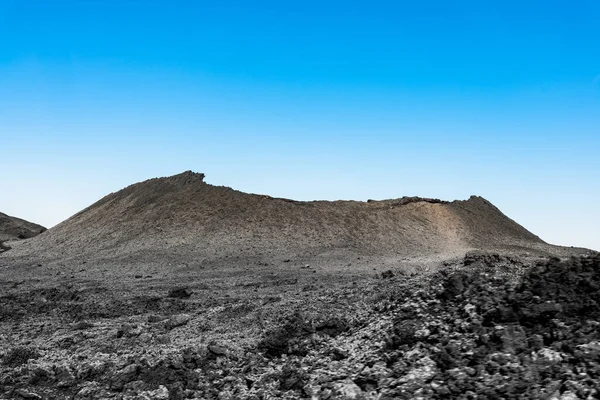 巨大な火山噴火口からの壮大な溶岩川の流れのユニークなパノラマビューは 地球上の火星の風景を作成します ティマンファヤ国立公園 ランサローテ カナリア諸島 スペイン — ストック写真