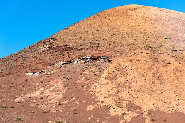 独特的全景景观壮观的腐蚀熔岩层流动的巨大的火山锥 西班牙加那利群岛Lanzarote的Timanfaya火山公园 — 图库照片