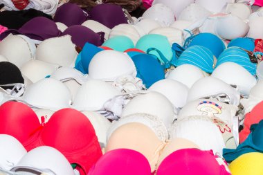 kadınsı şehvetli iç çamaşırı ve lingerie, yerel pazar.