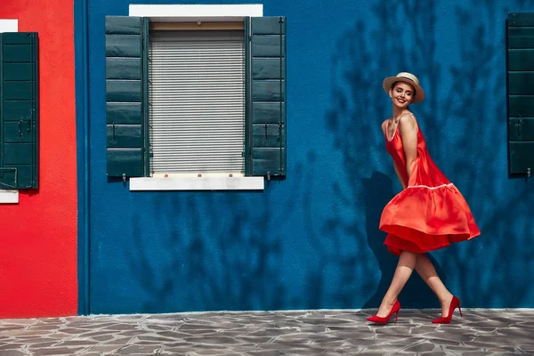 Beautiful Young Woman Red Dress Heels Straw Hat Posing Blue — Stock Photo, Image