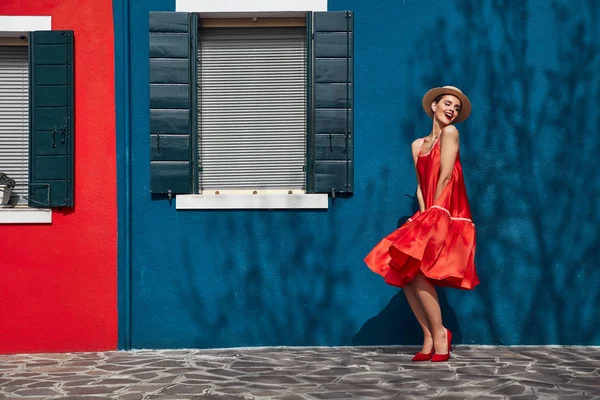 Smiling Young Woman Red Dress Heels Straw Hat Head Posing — Stock Photo, Image