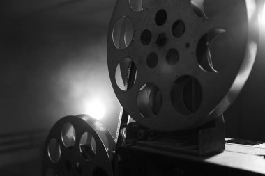 Vintage Film projektör. Film makaraları. Siyah ve beyaz. Natürmort, yakın çekim   