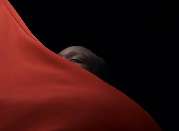 Retrato Arte Homem Afro Cabeça Homem Atrás Tecido Vermelho Fundo — Fotografia de Stock