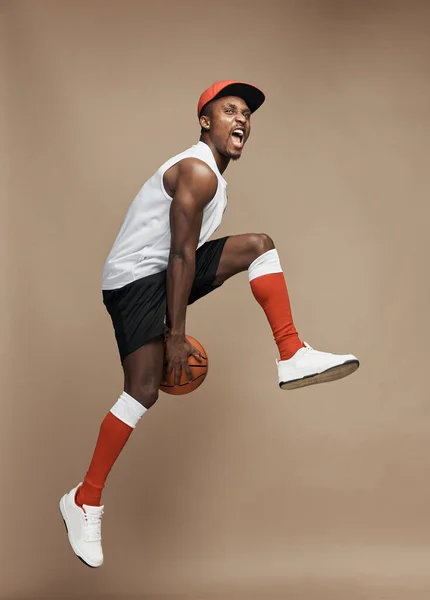 Photo Pleine Longueur Joueur Basket Ball Sportif Noir Studio Sur — Photo