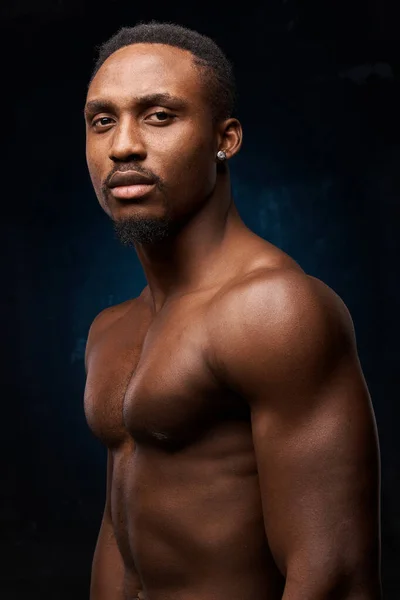 Dark Skinned Handsome Man Naked Sports Tors — Stock Photo, Image