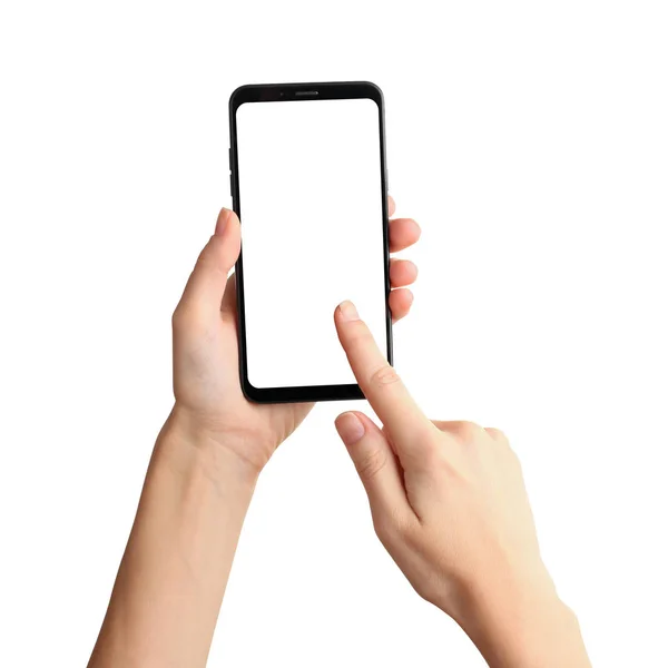 Beyaz arkaplanda telefon ekranına dokunan kadın izole edildi