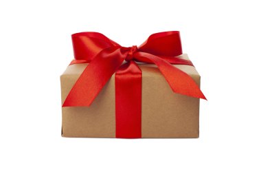 Beyaz arka planda güzel paketlenmiş hediye kutusu. Noel hediyesi.