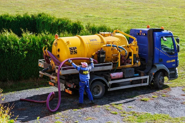 Skutc, Çek Cumhuriyeti - 16 Ekim 2019: Kanalizasyon pompalama makinesi. Kanalizasyon Tankı.