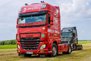 Skutech, Çek Cumhuriyeti, 26 Haziran 2020: Kamyon Fuarı. Çek Cumhuriyeti 'nde ulaşım festivali. Çocuklarla Kamyon Festivali hafta sonu. Çocuklar için kamyoncular yardım etkinliği.