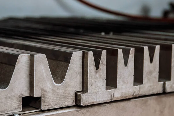 Metal Levha Bükme Aleti Ekipmanı Özel Bükme Makinesi Kalıp Yumrukluyor — Stok fotoğraf