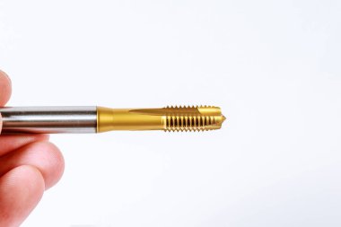 Metal iplik için dokunun. Metal işlemek için deli olmak lazım.