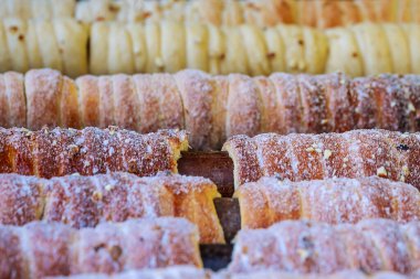 Sokak tezgahlarında popüler trdlo pişirmek. Çek Cumhuriyeti 'nin ulusal sokak yemekleri.