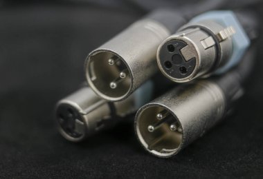 Xlr tipi erkek ve kadın konnektörleri ön planda