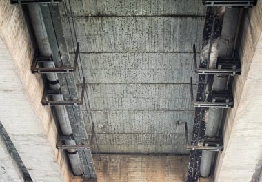 Köprüde hayat devam eder.