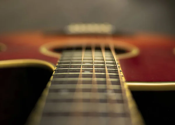 Perspectiva alternativa da guitarra acústica e suas cordas i — Fotografia de Stock