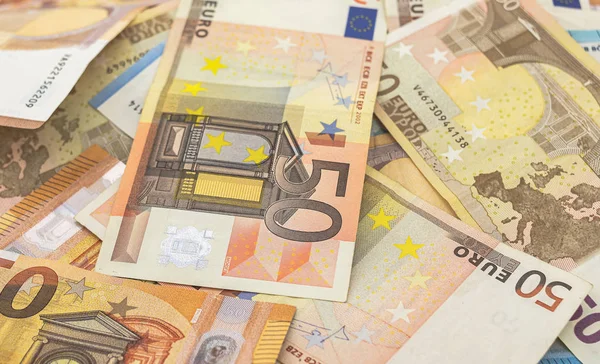 50 'lik ve 20' lik banknotlar.