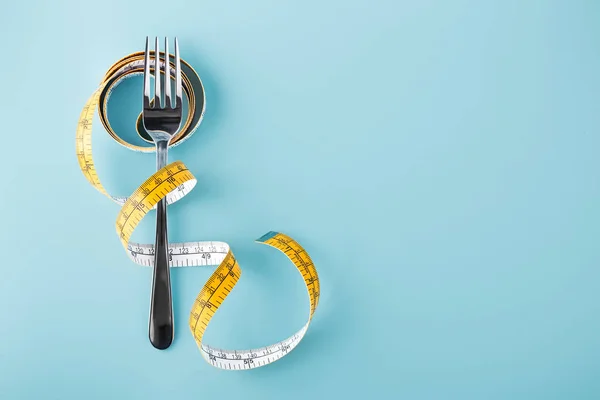 Gaffel med måttband runt, diet bakgrund — Stockfoto