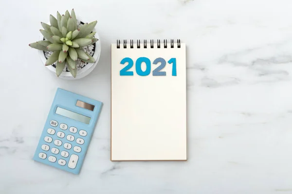 2021 Cuaderno Con Calculadora Escritorio Vista Superior Con Espacio Para — Foto de Stock