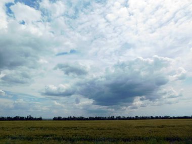 Bulutlu, fırtınalı, güzel gökyüzü