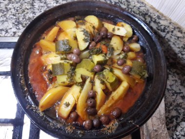 Ünlü geleneksel Fas Tajini. 