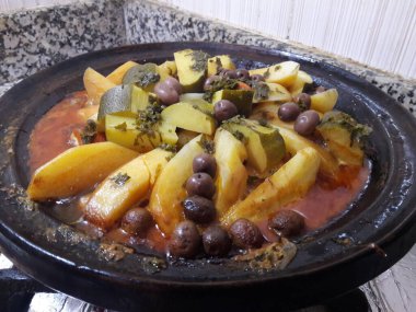 Ünlü geleneksel Fas Tajini. 