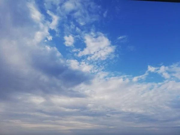 Céu Fundo Com Nuvens Minúsculas — Fotografia de Stock