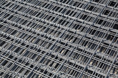 Ön manzara çiçekleri merdivende.