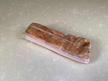 Üst manzara sotelenmiş domuz eti. Domuz pastırması..