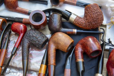 Tahta masadaki boruyu kapat, seçici odaklanma