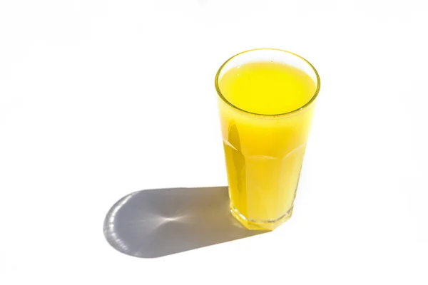 Gros Plan Verre Avec Limonade Sur Fond Isolé — Photo