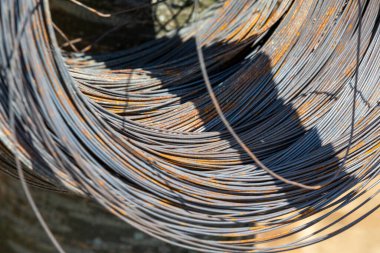 Endüstriyel fabrikada çelik rulo stok