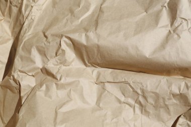 Üst kattaki buruşmuş kağıt gruplaşması