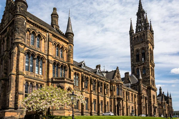 Glasgow, İskoçya - 19 Mayıs 2018: açık bina üzerinde 19 Mayıs 2018 Glasgow, İskoçya'da Glasgow Üniversitesi