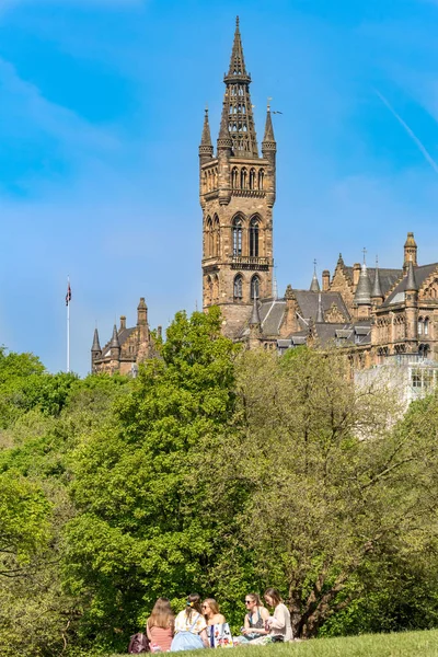 Glasgow Schottland Mai 2018 Kelvingrove Park Späten Frühling Studenten Genießen Stockfoto