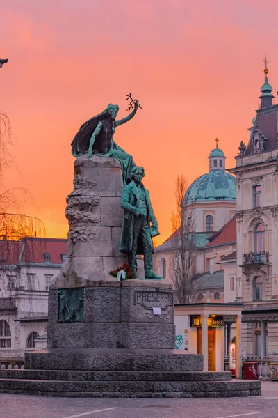 France Preseren gün Slovenya üzerinde Sloven tarihinin en büyük şaire adanmış anıt onun adına ulusal tatil geçiriyor