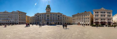 Trieste, İtalya - 19 Nisan 2019: Piazza Unita d'Italia - Trieste İtalya'daki büyük meydan