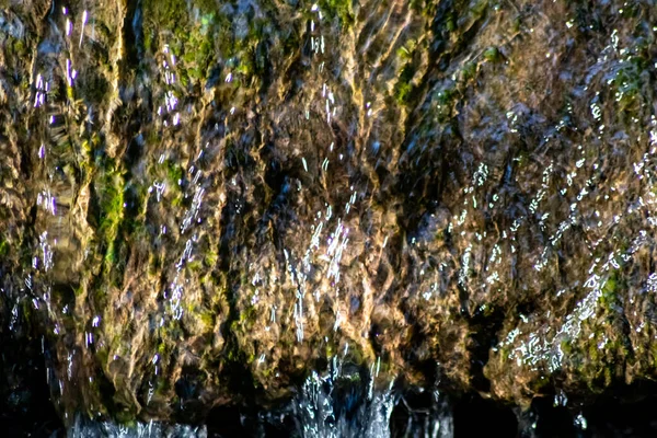 Seidige Wellen Wasser Eines Kristallklaren Wasserbaches Als Idyllische Naturkulisse Mit — Stockfoto