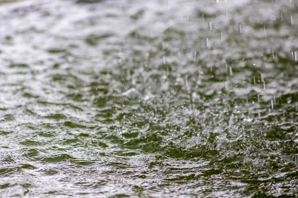 Regentropfen Die Frühjahr Bei Starkem Regen Auf Dem Boden Eine — Stockfoto