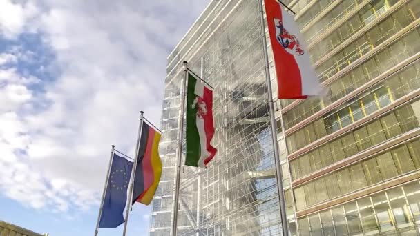 Dsseldorf Німеччина Жовтень 2020 Германський Прапор Прапор Північного Рейну Вестфалії — стокове відео