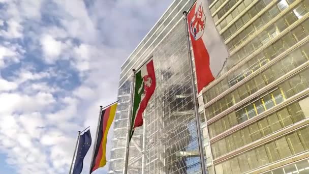 Dsseldorf Tyskland Oktober 2020 Tysk Flagga Nordrhein Westfalen Flagga Dsseldorf — Stockvideo