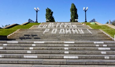 Volgograd, nam-ı diğer Tsaritsyn, nam-ı diğer Stalingrad, Rusya 'nın en büyük güney şehirlerinden biri, Volga Nehri üzerinde yer almaktadır..