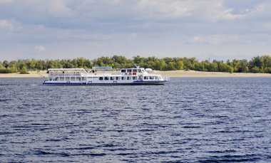 Volgograd, nam-ı diğer Tsaritsyn, nam-ı diğer Stalingrad, Rusya 'nın en büyük güney şehirlerinden biri, Volga Nehri üzerinde yer almaktadır..