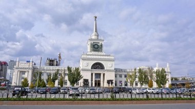 Volgograd, nam-ı diğer Tsaritsyn, nam-ı diğer Stalingrad, Rusya 'nın en büyük güney şehirlerinden biri, Volga Nehri üzerinde yer almaktadır..