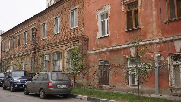 所在地ロシア サラトフ 素晴らしい古代建築 古いレンガ造りの建物や放棄された家の街 — ストック写真